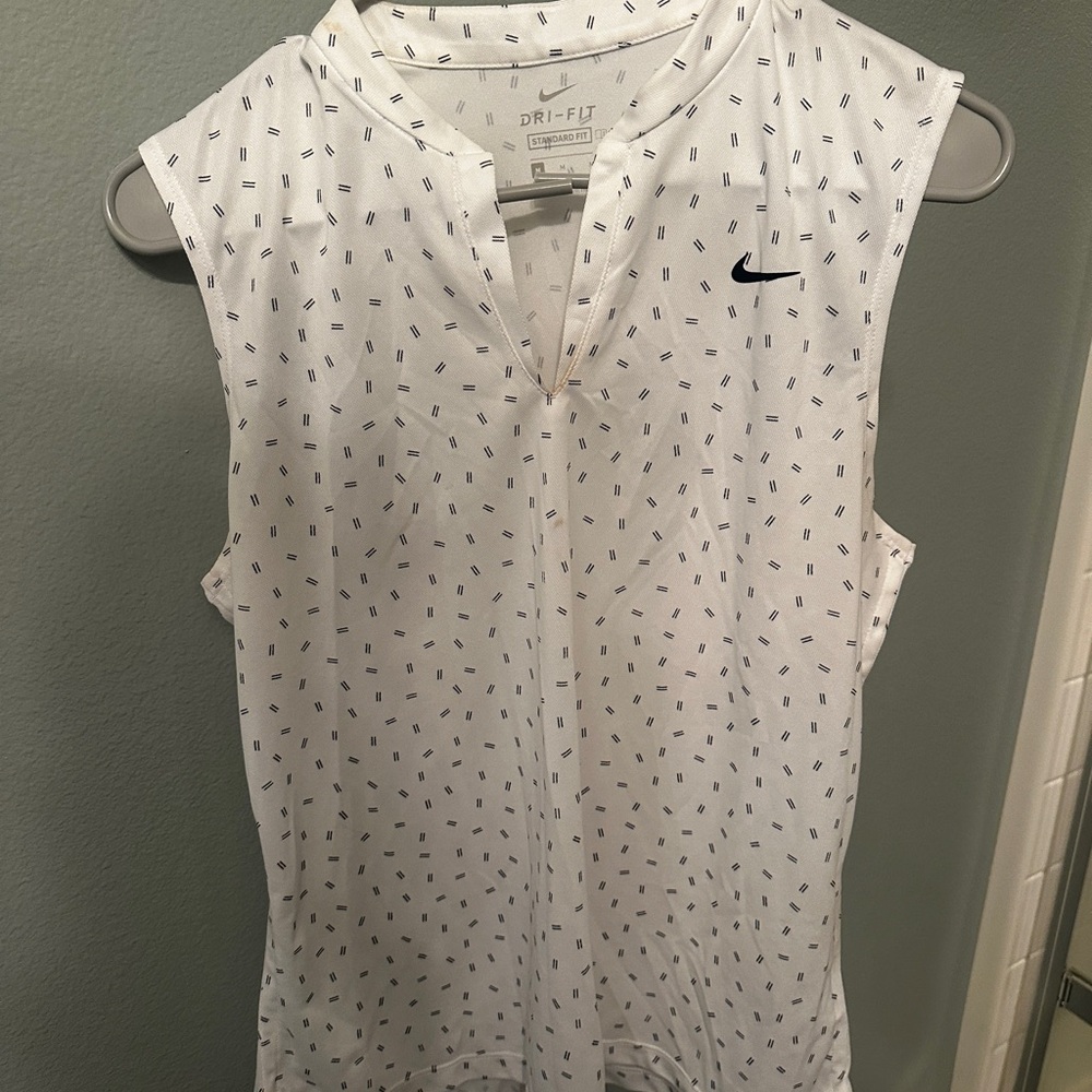 Nike Women's White and Black Patterned Sleeveless Golf Blouse
